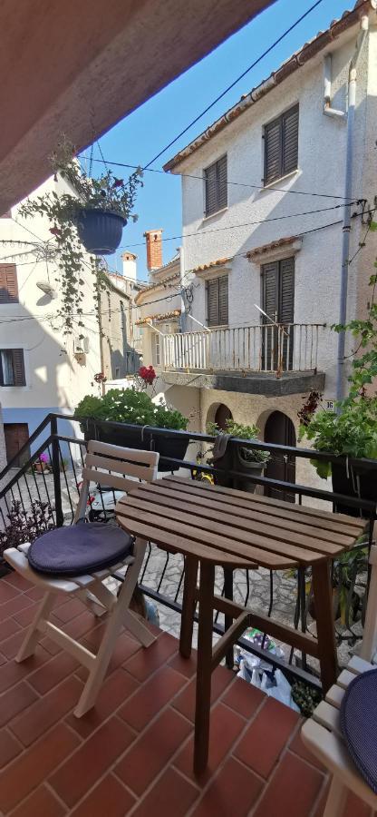Vacation Home Kovachnica Vrbnik Ngoại thất bức ảnh